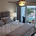 Nassau Harbour Cozy 2 Bedroom Condo