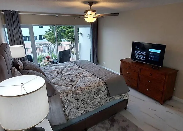 Nassau Harbour Cozy 2 Bedroom Condo
